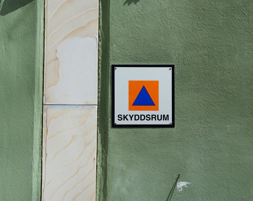 informations skylt, byggnad med skyddsrum